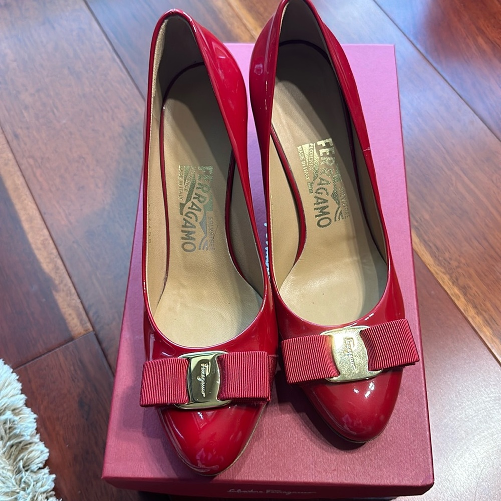 Salvatore Ferragamo Carla pump RED 36B